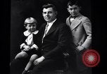 Immagine di Ritratto di gruppo Detroit Michigan USA, 1952, secondo 27 filmato di repertorio 65675030069