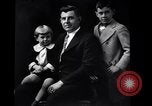 Immagine di Ritratto di gruppo Detroit Michigan USA, 1952, secondo 33 filmato di repertorio 65675030069
