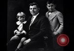 Immagine di Ritratto di gruppo Detroit Michigan USA, 1952, secondo 49 filmato di repertorio 65675030069