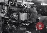 Immagine di Ford auto sulla linea di assemblaggio finale Detroit Michigan USA, 1929, secondo 4 filmato di repertorio 65675030070