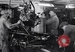 Immagine di Ford auto sulla linea di assemblaggio finale Detroit Michigan USA, 1929, secondo 5 filmato di repertorio 65675030070