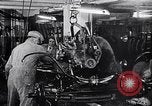 Immagine di Ford auto sulla linea di assemblaggio finale Detroit Michigan USA, 1929, secondo 10 filmato di repertorio 65675030070