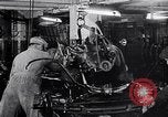Immagine di Ford auto sulla linea di assemblaggio finale Detroit Michigan USA, 1929, secondo 13 filmato di repertorio 65675030070