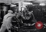Immagine di Ford auto sulla linea di assemblaggio finale Detroit Michigan USA, 1929, secondo 14 filmato di repertorio 65675030070