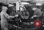 Immagine di Ford auto sulla linea di assemblaggio finale Detroit Michigan USA, 1929, secondo 19 filmato di repertorio 65675030070