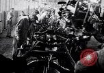 Immagine di Ford auto sulla linea di assemblaggio finale Detroit Michigan USA, 1929, secondo 24 filmato di repertorio 65675030070