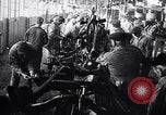 Immagine di Ford auto sulla linea di assemblaggio finale Detroit Michigan USA, 1929, secondo 29 filmato di repertorio 65675030070