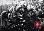 Immagine di Ford auto sulla linea di assemblaggio finale Detroit Michigan USA, 1929, secondo 31 filmato di repertorio 65675030070