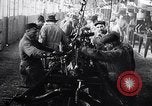 Immagine di Ford auto sulla linea di assemblaggio finale Detroit Michigan USA, 1929, secondo 35 filmato di repertorio 65675030070