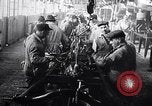 Immagine di Ford auto sulla linea di assemblaggio finale Detroit Michigan USA, 1929, secondo 36 filmato di repertorio 65675030070