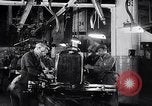Immagine di Ford auto sulla linea di assemblaggio finale Detroit Michigan USA, 1929, secondo 42 filmato di repertorio 65675030070
