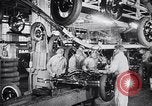 Immagine di Ford auto sulla linea di assemblaggio finale Detroit Michigan USA, 1929, secondo 52 filmato di repertorio 65675030070