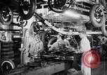 Immagine di Ford auto sulla linea di assemblaggio finale Detroit Michigan USA, 1929, secondo 57 filmato di repertorio 65675030070