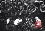 Immagine di Ford auto sulla linea di assemblaggio finale Detroit Michigan USA, 1929, secondo 61 filmato di repertorio 65675030070