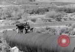 Standbild Ford Model T United States USA, 1920, aus Sekunde 17 historischem Filmmaterial Videoclip 65675030080