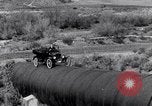 Standbild Ford Model T United States USA, 1920, aus Sekunde 20 historischem Filmmaterial Videoclip 65675030080