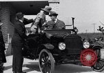 Standbild Ford Model T United States USA, 1920, aus Sekunde 14 historischem Filmmaterial Videoclip 65675030081