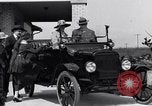 Standbild Ford Model T United States USA, 1920, aus Sekunde 17 historischem Filmmaterial Videoclip 65675030081