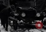 Standbild Ford Model T Auto United States USA, 1923, aus Sekunde 27 historischem Filmmaterial Videoclip 65675030085