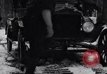 Standbild Ford Model T Auto United States USA, 1923, aus Sekunde 30 historischem Filmmaterial Videoclip 65675030085