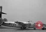 Immagine di Ford B 24 Liberatore pietre miliari di produzione Michigan United States USA, 1944, secondo 50 filmato di repertorio 65675030115