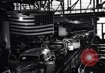 Image final Ford V8 roule hors ligne d'assemblage Chester Pennsylvania USA, 1942, de la seconde 25 séquences d'archives historiques vidéo 65675030125