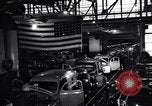Image final Ford V8 roule hors ligne d'assemblage Chester Pennsylvania USA, 1942, de la seconde 31 séquences d'archives historiques vidéo 65675030125