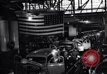 Image final Ford V8 roule hors ligne d'assemblage Chester Pennsylvania USA, 1942, de la seconde 32 séquences d'archives historiques vidéo 65675030125