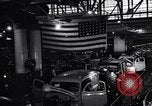 Image final Ford V8 roule hors ligne d'assemblage Chester Pennsylvania USA, 1942, de la seconde 35 séquences d'archives historiques vidéo 65675030125