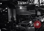 Image final Ford V8 roule hors ligne d'assemblage Chester Pennsylvania USA, 1942, de la seconde 37 séquences d'archives historiques vidéo 65675030125