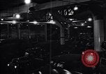 Image final Ford V8 roule hors ligne d'assemblage Chester Pennsylvania USA, 1942, de la seconde 50 séquences d'archives historiques vidéo 65675030125
