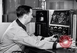 Immagine di Ford Auto Test Dearborn Michigan USA, 1951, secondo 61 filmato di repertorio 65675030129