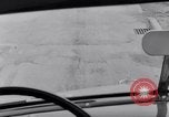 Immagine di Le automobili Ford essendo testato in viaggio Dearborn Michigan USA, 1951, secondo 4 filmato di repertorio 65675030130