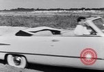 Immagine di Le automobili Ford essendo testato in viaggio Dearborn Michigan USA, 1951, secondo 11 filmato di repertorio 65675030130
