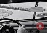 Immagine di Le automobili Ford essendo testato in viaggio Dearborn Michigan USA, 1951, secondo 34 filmato di repertorio 65675030130