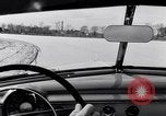 Immagine di Le automobili Ford essendo testato in viaggio Dearborn Michigan USA, 1951, secondo 36 filmato di repertorio 65675030130