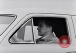 Immagine di Le automobili Ford essendo testato in viaggio Dearborn Michigan USA, 1951, secondo 37 filmato di repertorio 65675030130