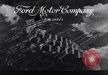 Image La production de bloc moteur V 8 Dearborn Michigan USA, 1941, de la seconde 25 séquences d'archives historiques vidéo 65675030137