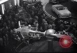 Standbild neues Modell Autos von Ford United States USA, 1948, aus Sekunde 4 historischem Filmmaterial Videoclip 65675030144