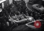 Standbild neues Modell Autos von Ford United States USA, 1948, aus Sekunde 10 historischem Filmmaterial Videoclip 65675030144