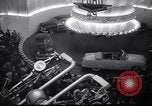 Standbild neues Modell Autos von Ford United States USA, 1948, aus Sekunde 21 historischem Filmmaterial Videoclip 65675030144