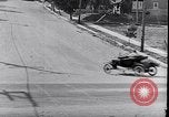 Image Ford Modèle T stunts United States USA, 1933, de la seconde 26 séquences d'archives historiques vidéo 65675030146