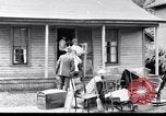 Immagine di Modulare e prefabbricata home edificio dei primi del novecento Bay City Michigan USA, 1919, secondo 12 filmato di repertorio 65675030150