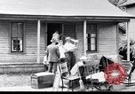 Immagine di Modulare e prefabbricata home edificio dei primi del novecento Bay City Michigan USA, 1919, secondo 13 filmato di repertorio 65675030150
