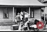 Immagine di Modulare e prefabbricata home edificio dei primi del novecento Bay City Michigan USA, 1919, secondo 14 filmato di repertorio 65675030150