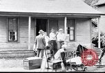 Immagine di Modulare e prefabbricata home edificio dei primi del novecento Bay City Michigan USA, 1919, secondo 15 filmato di repertorio 65675030150