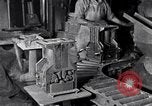 Image de lignes d'assemblage Dearborn Michigan USA, 1928, de la seconde 42 séquences d'archives historiques vidéo 65675030163