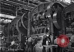 Image façonnant acier Dearborn Michigan USA, 1928, de la seconde 55 séquences d'archives historiques vidéo 65675030170