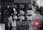 Standbild Baumwolle Webstuhl United States USA, 1922, aus Sekunde 9 historischem Filmmaterial Videoclip 65675030191