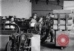 Standbild Baumwolle Webstuhl United States USA, 1922, aus Sekunde 20 historischem Filmmaterial Videoclip 65675030191